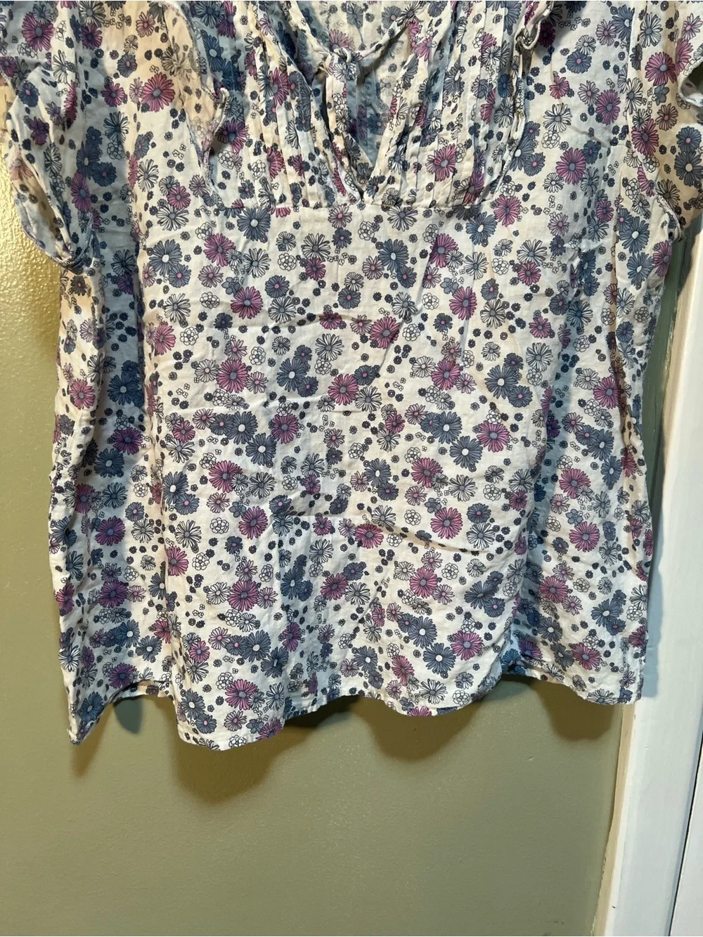 Modcloth Women's Sz XL Short Sleeve Top White Blue Purple Floral Pleated Keyhole
